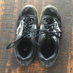 Mizuno women’s volleyball shoes